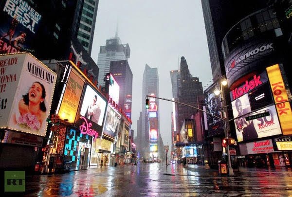 Times Square looks like Day 1 of “I am Legend”