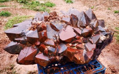 Hematite coated quartz