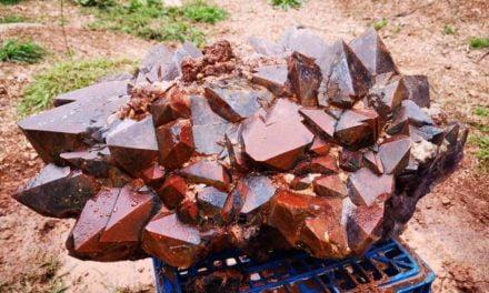 Hematite coated quartz